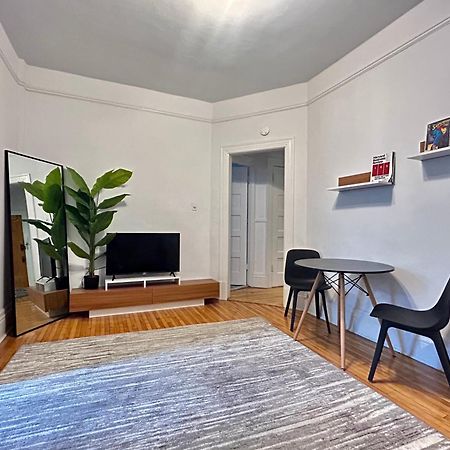 Appartamento Chic Haven Downtown Mtl Montréal Esterno foto