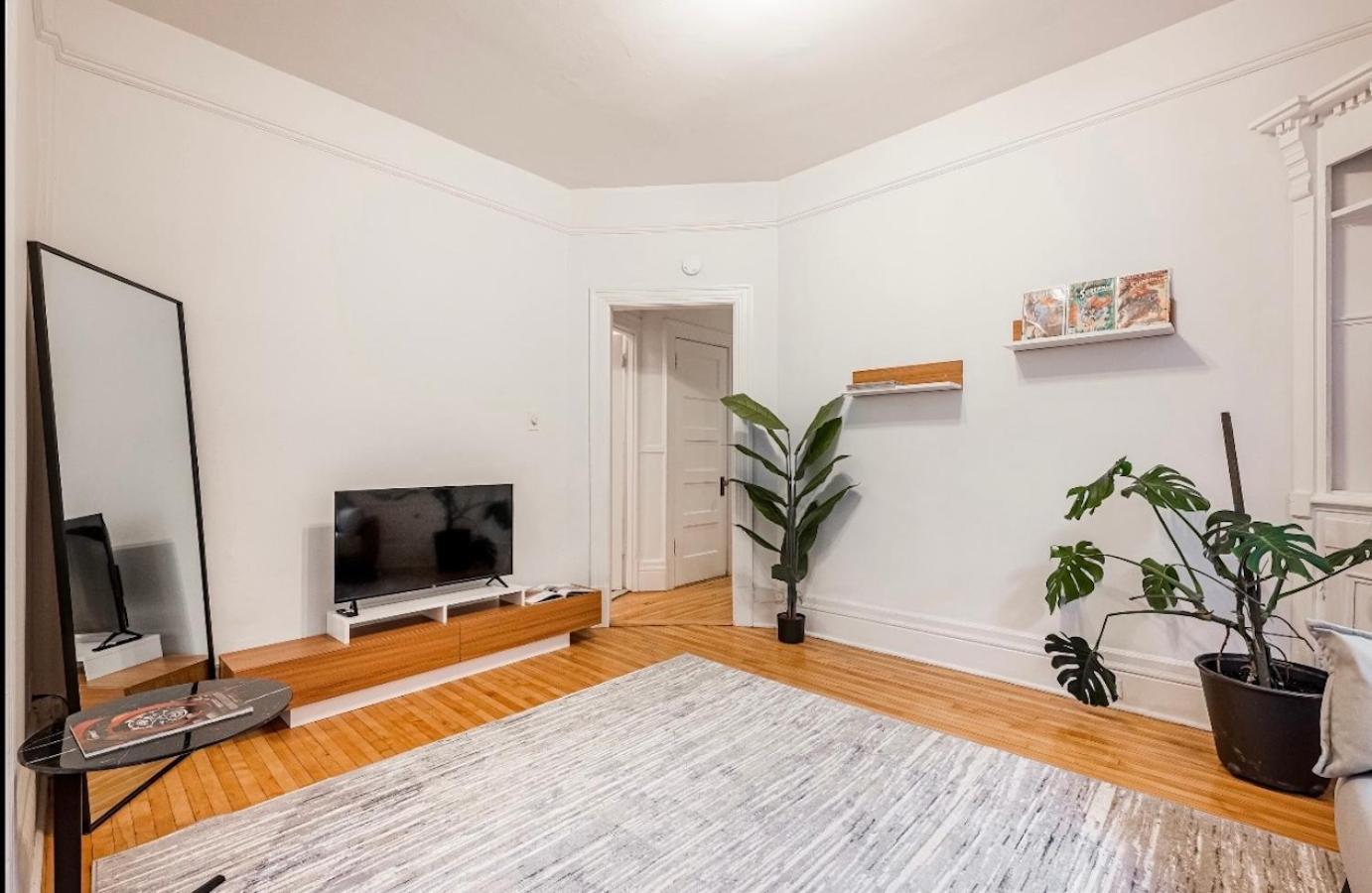 Appartamento Chic Haven Downtown Mtl Montréal Esterno foto